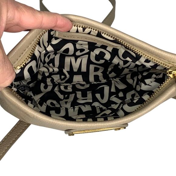Marc by Marc Jacobs Crossbody Leather Taupe Zipper Closure Full Lining - Picture 5 of 14